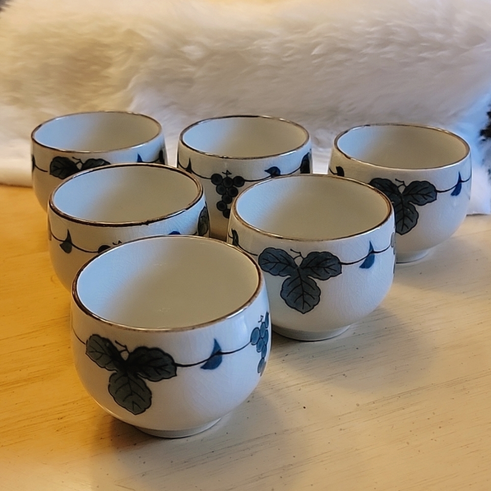Set of 6 vintage grape leaf motif tea cups
